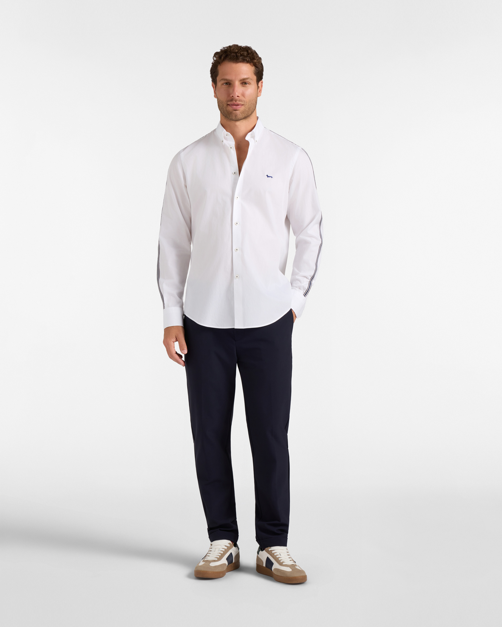 Camisa de hombre de corte regular en popel&iacute;n peach con cinta, BLANCO, large