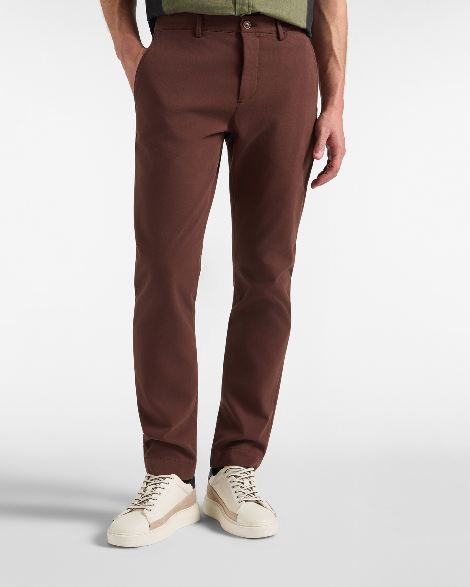 Men&rsquo;s narrow-fit brown semi-tailored stretch cotton chino pants