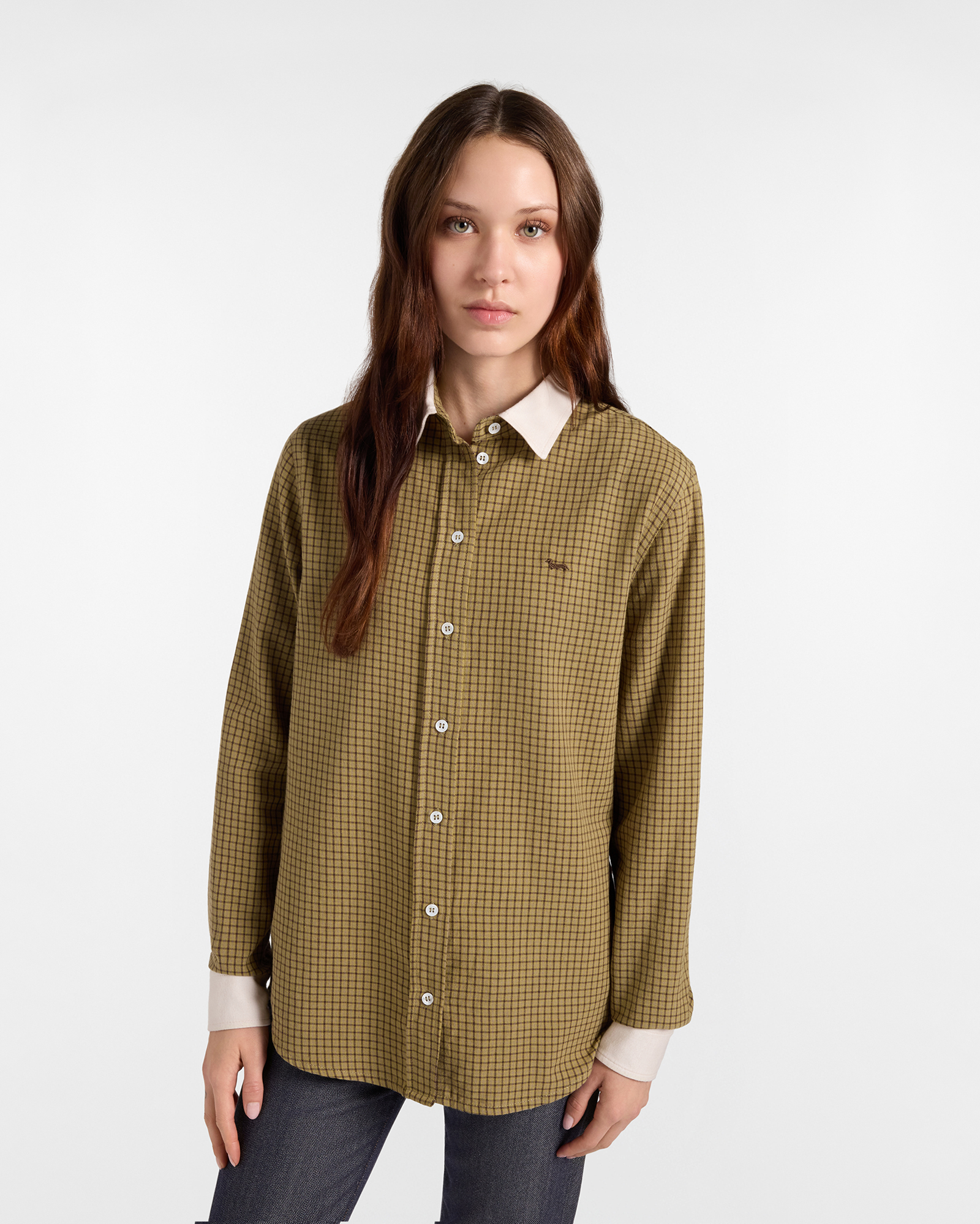 Camisa de mujer de la colecci&oacute;n &laquo;Capsule Qualit&agrave; a Colori&raquo;, confeccionada en algod&oacute;n con estampado de cuadros en tonos verde oliva