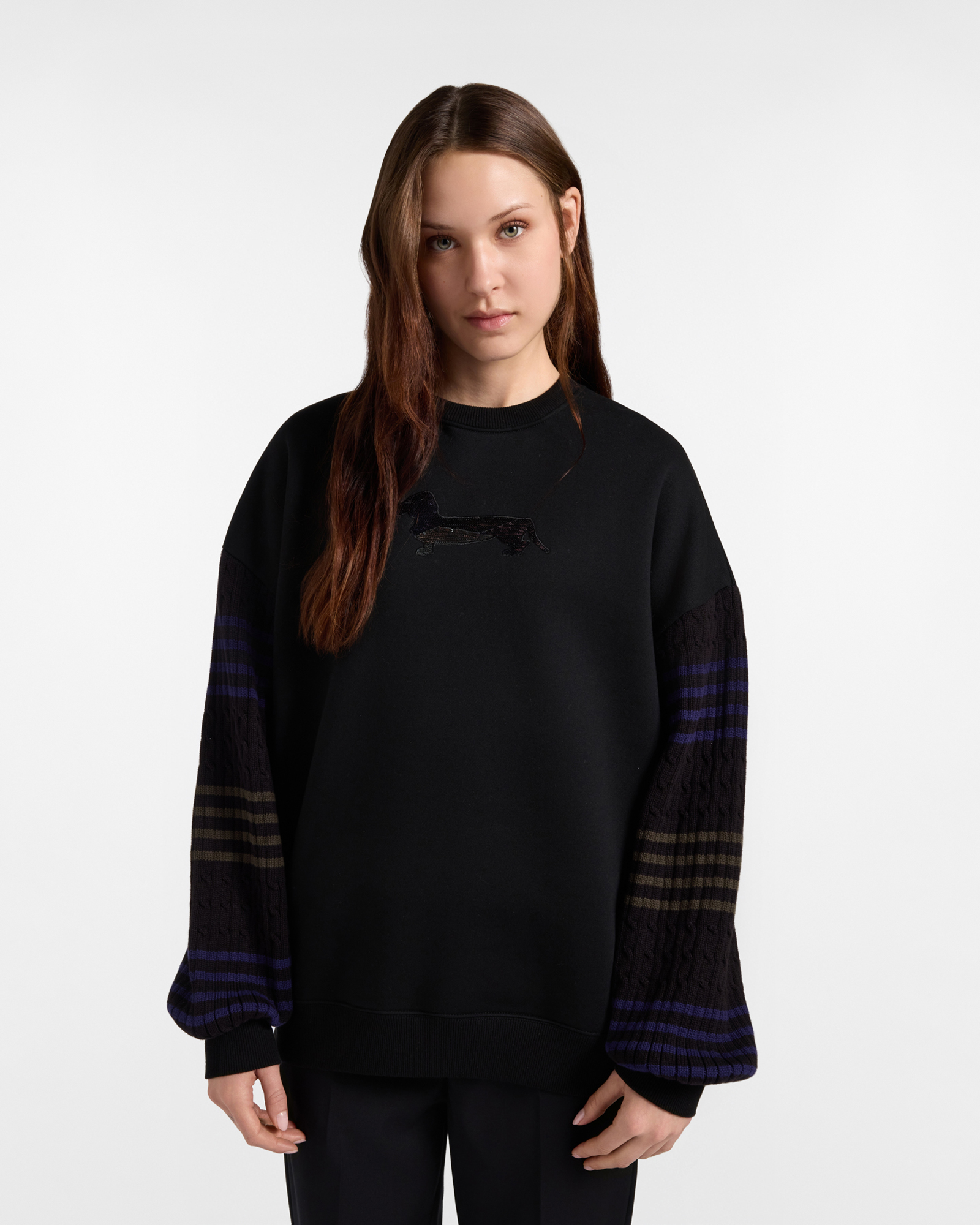 Women&rsquo;s oversized black sweatshirt with knitted sleeves