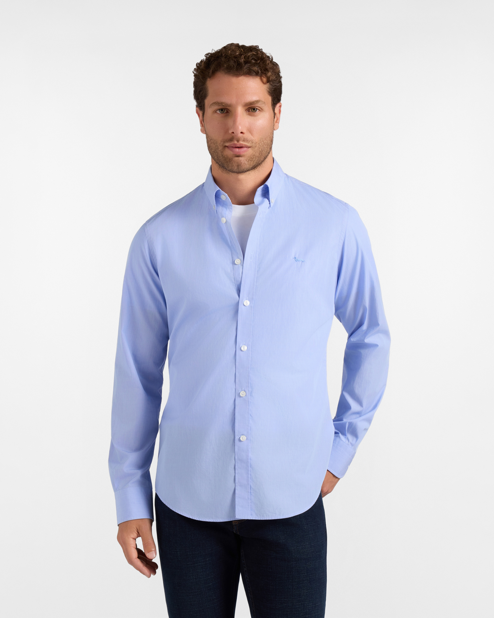 Camisa de hombre de corte regular de micro cuadros y tejido superfino, color azul celeste