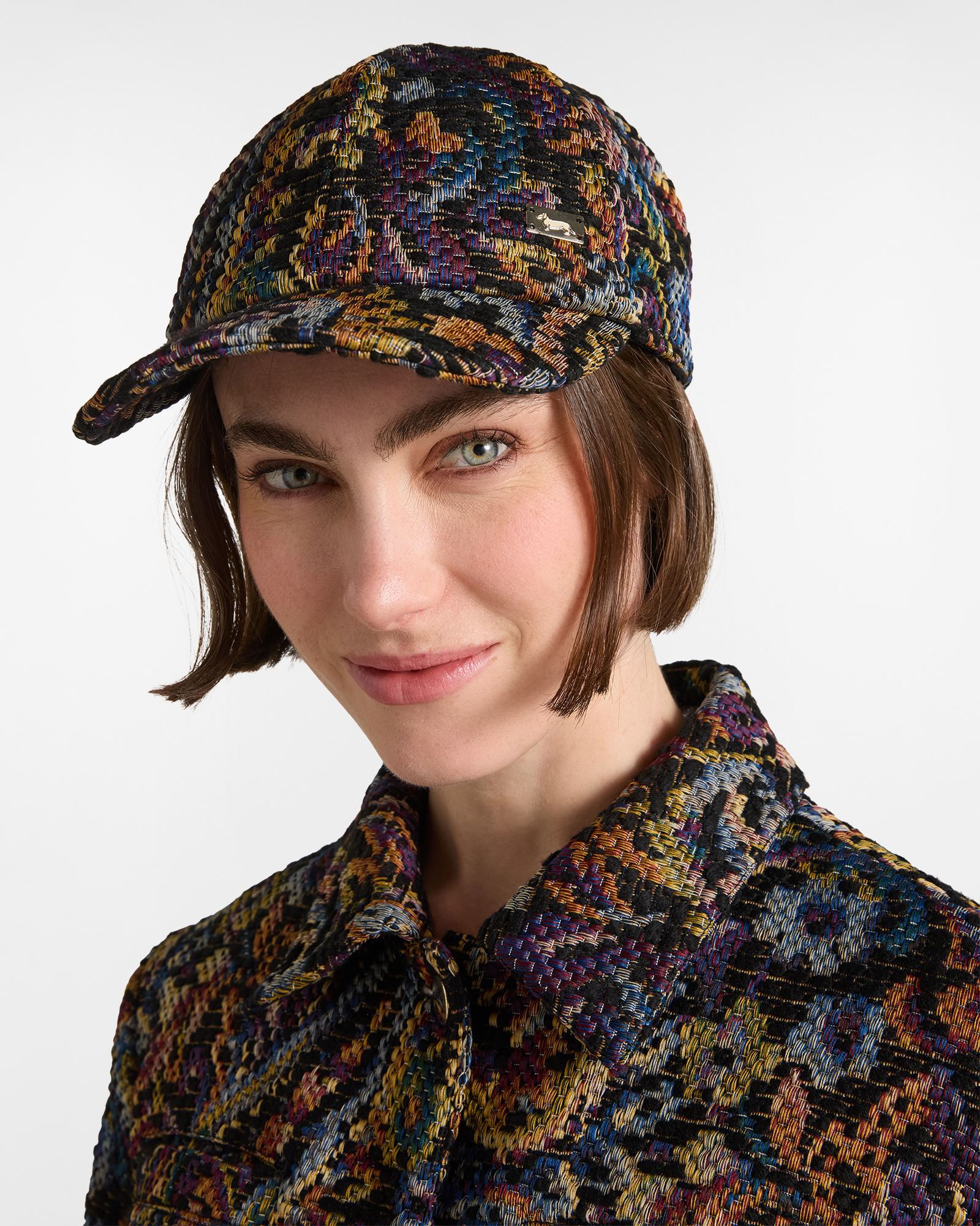 Gorra de b&eacute;isbol para mujer en tejido de paisley negro