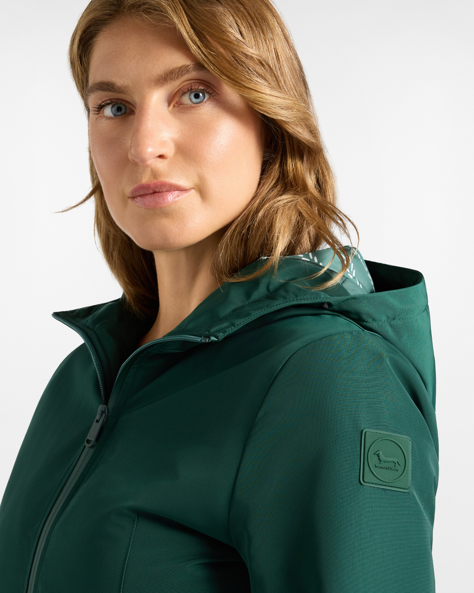 Chaqueta de mujer con capucha verde de nailon t&eacute;cnico, VERDE, large