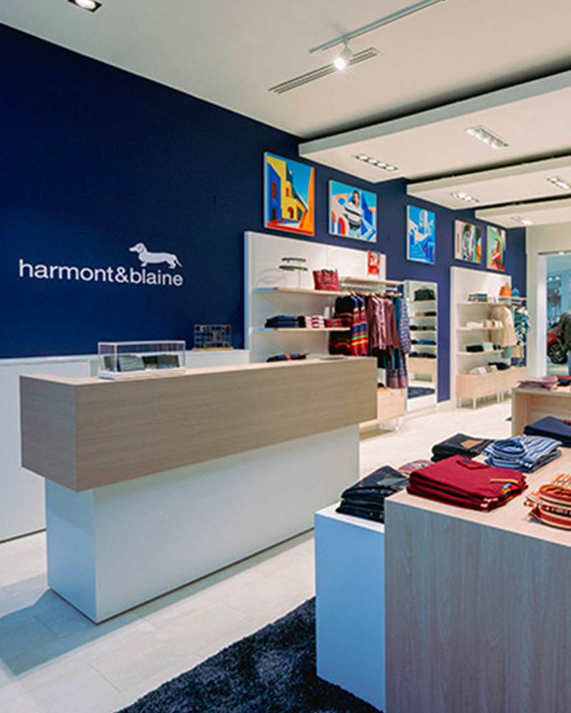 Harmont & Blaine apre la sua prima boutique diretta a Miami, rafforzando cos&igrave; la sua strategia di espansione internazionale. La nuova apertura si trova all&rsquo;interno dell&rsquo;Aventura Mall, uno dei centri commerciali pi&ugrave; prestigiosi degli Stati Uniti, noto per la sua vasta offerta di oltre 300 negozi, ristoranti e aree di intrattenimento che attirano visitatori da tutto il mondo.