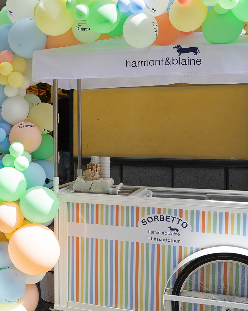 Harmont & Blaine ha celebrato i sapori e i colori della stagione calda con un nuovo progetto itinerante attraverso quattro destinazioni iconiche dell&rsquo;estate italiana: Portofino, Sorrento, Capri e Forte dei Marmi.